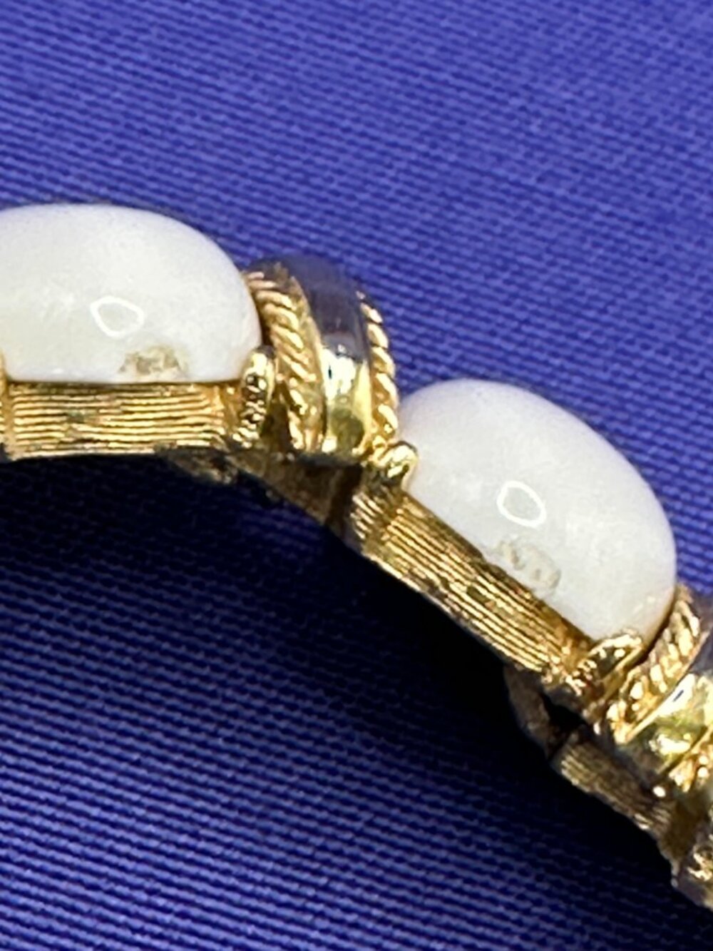 VTG Crown Trifari Mid-Century Bracelet Oval White Cabochons - Picture 8 of 15